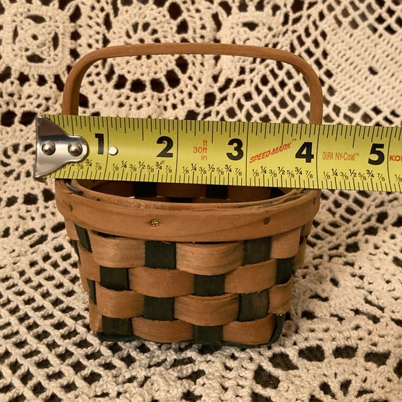 Small Checkered Pattern Basket - Picture 9 of 10